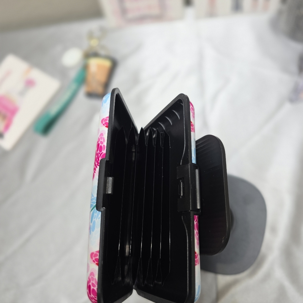 Colorful Butterfly Patterned Case - Picture 3 of 5